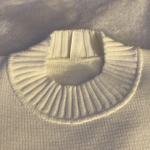 Black and White Sweater - Picture 4 of 6